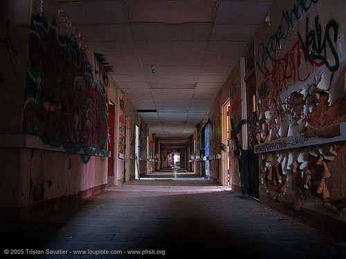 hallway - night - abandoned hospital (presidio, san francisco), abandoned building, abandoned hospital, creepy, eery, graffiti, night, presidio hospital, presidio landmark apartments, spooky, trespassing