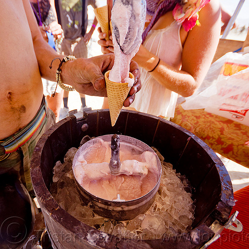 hand-churned ice cream, churning, food, ice cream churn, ice cream cone, serving, spoon