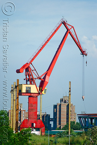 harbor crane - la boca (buenos aires), argentina, buenos aires, harbor crane, harbour crane, la boca, level luffing cranes, portainer, riachuelo, río la matanza, río matanza