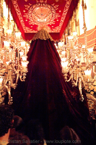 hermandad de la lanzada - paso de la virgen - semana santa en sevilla, candles, easter, float, hermandad de la lanzada, madonna, night, paso de la virgen, red, sacred art, semana santa, sevilla