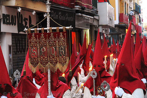 hermandad de la lanzada - semana santa en sevilla, easter, hermandad de la lanzada, nazarenos, red, semana santa, sevilla