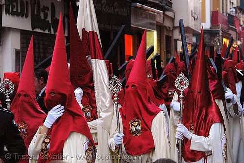 hermandad de la lanzada - semana santa en sevilla, easter, hermandad de la lanzada, nazarenos, red, semana santa, sevilla