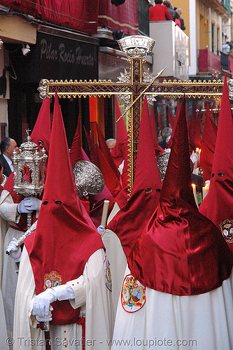 hermandad de la lanzada - semana santa en sevilla, easter, hermandad de la lanzada, nazarenos, red, semana santa, sevilla