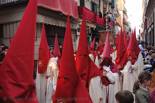 hermandad de la lanzada - semana santa en sevilla, easter, hermandad de la lanzada, nazarenos, red, semana santa, sevilla