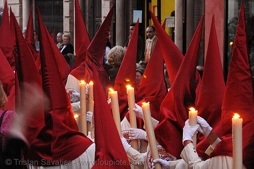 hermandad de la lanzada - semana santa en sevilla, candles, easter, hermandad de la lanzada, nazarenos, red, semana santa, sevilla