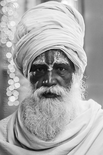 hindu baba with white beard, tilaka and white turban, headdress, hindu man, hindu pilgrimage, hinduism, kumbh mela, night, old man, pilgrim, tilak, tilaka, turban, white beard