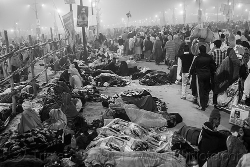 hindu pilgrims sleeping on the street at kumbh mela (india), camping, crowd, hindu pilgrimage, hinduism, kumbh maha snan, kumbh mela, mauni amavasya, night, sleeping, triveni sangam, walking