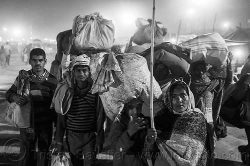 hindu pilgrims travelling back home after the kumbh mela (india), bags, bundles, carrying on the head, crowd, exodus, hindu pilgrimage, hinduism, kumbh mela, luggage, men, night, walking, women