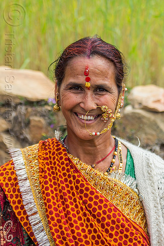 hindu woman with large nose ring, india, indian wedding, jewelry, necklaces, nose chain, nose piercing, nose ring, nostril piercing, tilak, tola gunth, woman