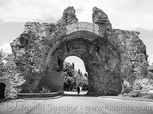 hisarya - хисаря - old roman city gate - ruin (bulgaria), arch, city gate, hisarya, hissarya, historical, history, khisarya, roman city, ruine, vault, хисаря