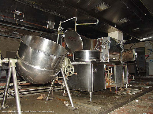 hospital-kitchen - abandoned hospital (presidio, san francisco), abandoned building, abandoned hospital, graffiti, industrial kitchen, presidio hospital, presidio landmark apartments, trespassing