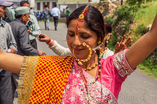 indian woman with large nose ring (india), bindi, bride, dancing, india, indian wedding, jewelry, nose piercing, nose ring, nostril piercing, tilak, tola gunth, woman