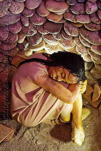 indigenous quechua girl buried in fetal position (argentina), argentina, burial, buried, dead, fetal position, funeral pit, funerary, girl, grave, indigenous, mock-up, noroeste argentino, quechua, tomb, woman