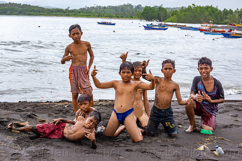 indonesian boys playing on beach, beach, boys, kids, pantai, playing, sea