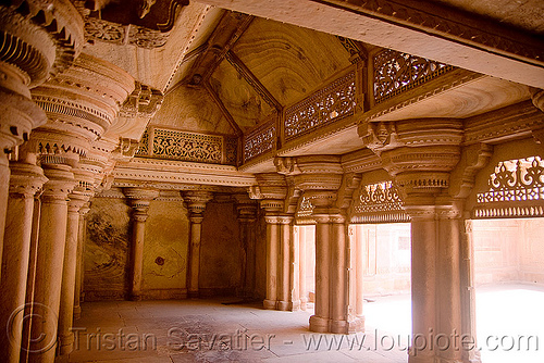 interior of the gwalior fort, columns, fort, fortress, gwalior, inside, interior, mansingh palace, pillars, ग्वालियर क़िला