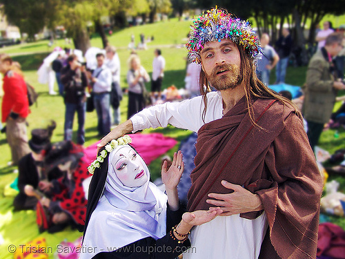 jesus christ and nun - the sisters of perpetual indulgence - easter sunday in dolores park, san francisco, crowns, easter, fake dof, jesus christ, kitsch, lord, nuns, pray, randal smith, saint rita of cascia, sister mary timothy simplicity, tacky