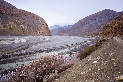 kali gandaki river bed between jomsom and kagbeni (nepal), annapurnas, kali gandaki river, kali gandaki valley, mountains, river bed