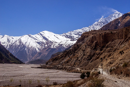 kali gandaki valley road - annapurnas (nepal), annapurnas, dhaulagiri, dirt road, kali gandaki valley, landscape, mountain road, mountains, peak, snow, unpaved