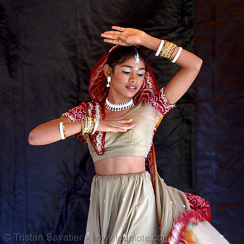 karina at hare krishna "chariot festival of india" (san francisco), chariot festival, costume, dancing, dress, festival of chariots, festival of india, girl, hare krishna festival, hindu, hinduism, india dancer, iskcon, teenager, traditional, vaisnava