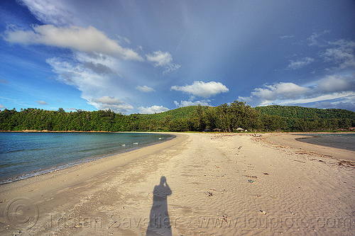 kelambu tombolo beach - saba (borneo), autognomon, borneo, clouds, double beach, kelambu beach, kelambu tombolo, landscape, malaysia, ocean, peninsula, rain forest, sand, sea, seashore, shoal, tidal sandbar, tied island