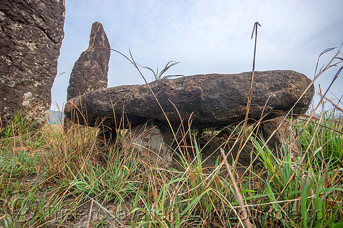 khasi dolmen - table-stone - memorial stones (india), archaeology, dolmen, east khasi hills, india, meghalaya, memorial stones, table-stone