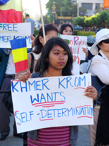 khmer-krom girl in street demonstration (civic center, san francisco), asian woman, demonstration, khmer girl, khmer kampuchea-krom federation, khmer kampuchea-krom flag, khmer krom, khmers, kho-me, kkf, protest, rally, vietnam