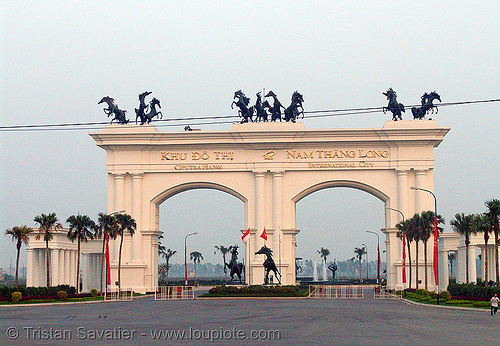 khu đô thị ciputra - ciputra hanoi international city gate - vietnam, arch, architecture, built, day, gate, hanoi, horses, international city, khu đô thị ciputra, nam thăng long, outdoors, planned development, sculptures, statue, structure, tree, urban development, urban planning