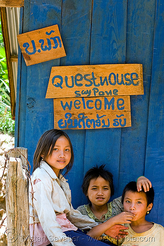 kids at blue guesthouse (laos), blue guesthouse, boy, children, girl, kids, pak mong