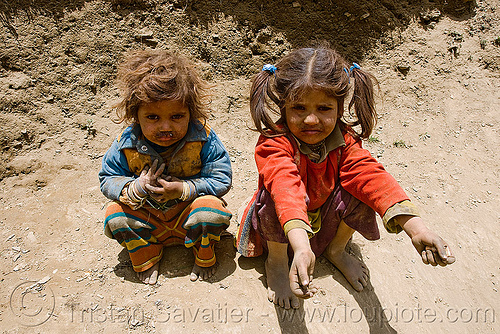 kids on trail - amarnath yatra (pilgrimage) - kashmir, amarnath yatra, begging, children, hindu pilgrimage, kashmir, kids, mountain trail, pilgrim, poor