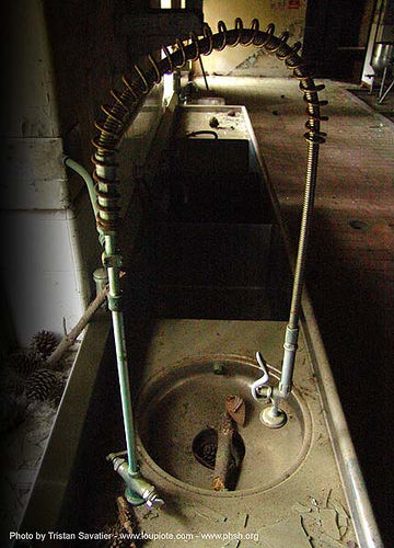 kitchen-sink - abandoned hospital (presidio, san francisco), abandoned building, abandoned hospital, industrial kitchen, presidio hospital, presidio landmark apartments, trespassing