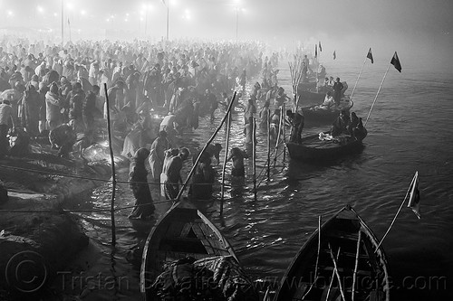 kumbh mela 2013 (india), bathing pilgrims, crowd, fence, ganga, ganges river, hindu pilgrimage, hinduism, holy bath, holy dip, kumbh maha snan, kumbh mela, mauni amavasya, nadi bath, night, river bank, river bathing, river boats, triveni sangam