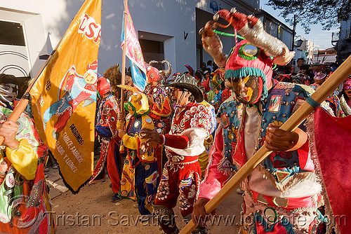 la comparsa "los picaflores" - carnaval de humahuaca (argentina), andean carnival, argentina, careta de diablo, carnaval de la quebrada, carnaval de tilcara, colorful, comparsa, costume, diablo carnavalero, diablo de carnaval, diablos carnavaleros, diablos de carnaval, flag, folklore, indigenous culture, los picaflores, mask, men, mirrors, noroeste argentino, quebrada de humahuaca, quechua culture, tribal