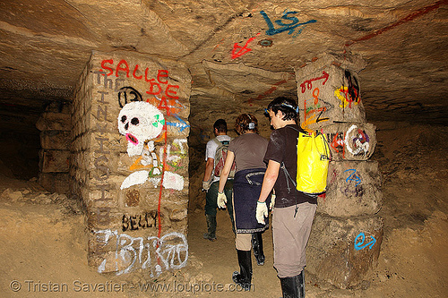 labyrinthe du val-de-grâce - cataphiles (urban cavers) lost in the "maze" under the val-de-grâce hospital - catacombes de paris - catacombs of paris (off-limit area), cataphiles, cave, clandestines, graffiti, hôpital du val-de-grâce, illegal, labyrinthe du val-de-grâce, trespassing, underground quarry, val-de-grace