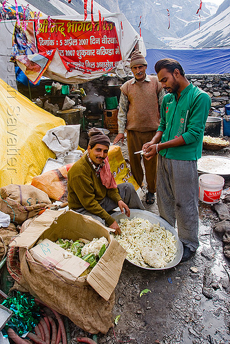 langar (free community kitchen) - amarnath yatra (pilgrimage) - kashmir, amarnath yatra, community kitchen, cooking, cooks, food, free kitchen, hindu pilgrimage, kashmir, langar, pilgrims