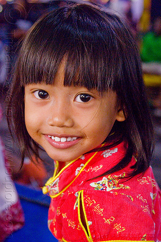 little chinese girl, child, indonesia, jogja, kid, little girl, malioboro, night, red, yogyakarta