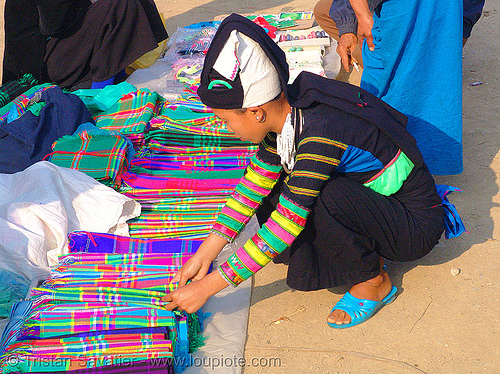 "lo lo den" tribe girl selling colorful cloth - vietnam, black lo lo tribe, bảo lạc, colorful, headdress, hill tribes, indigenous, lo lo den tribe