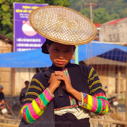 "lo lo den" tribe woman with traditional flat straw hat - vietnam, black lo lo tribe, bảo lạc, colorful, headdress, hill tribes, indigenous, lo lo den tribe, straw hat