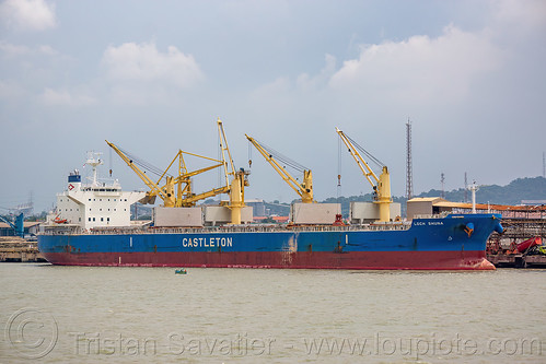 loch shuna - bulk carrier ship, boat, cargo ship, crane, madura strait, merchant ship, ship cranes, surabaya