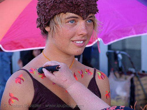 lucy getting painted - how weird street faire (san francisco), body art, body paint, body painting, elgeacho, lucy