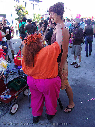 lucy getting painted - how weird street faire (san francisco), body art, body paint, body painting, elgeacho, lucy