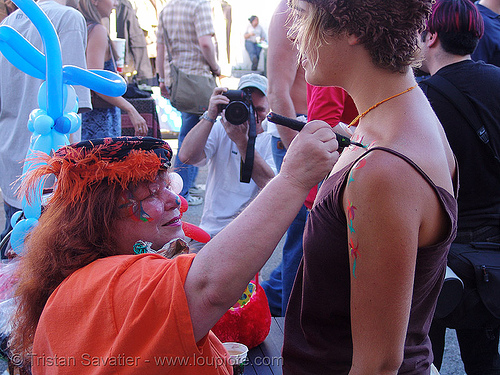 lucy getting painted - how weird street faire (san francisco), body art, body paint, body painting, elgeacho, lucy