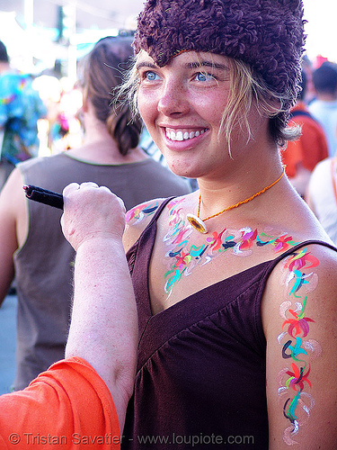 lucy getting painted - how weird street faire (san francisco), body art, body paint, body painting, elgeacho, lucy