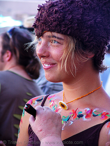 lucy getting painted - how weird street faire (san francisco), body art, body paint, body painting, elgeacho, lucy