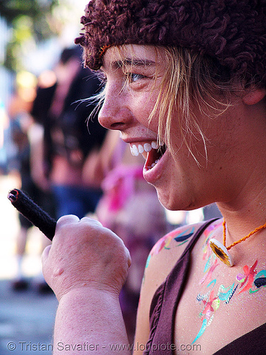 lucy getting painted - how weird street faire (san francisco), body art, body paint, body painting, elgeacho, lucy