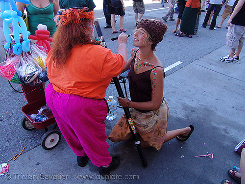 lucy getting painted - how weird street faire (san francisco), body art, body paint, body painting, elgeacho, lucy