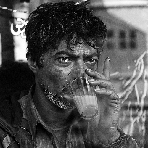 man drinking chai, chai wallah, delhi, drinking, finger up, hand, man, milk tea, paharganj, spice tea, street vendor