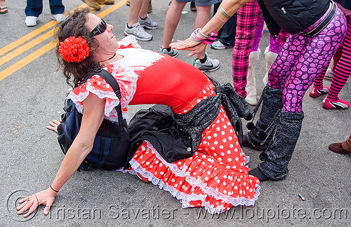 man wearing red flamenco dress, alvaro, bay to breakers, drag, flamenco costume, flamenco dress, footrace, man, red flower, street party