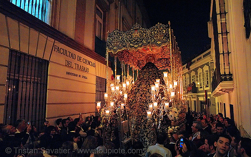 maria santisima del refugio - hermandad de san bernardo - facultad de ciencias del trabajo - paso de la virgen - semana santa en sevilla, candles, easter, float, hermandad de san bernardo, madonna, maría santísima del refugio, night, paso de la virgen, sacred art, semana santa, sevilla, virgin mary