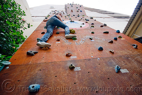 mariel on the climbing wall, argentina, backpackers, climbing wall, cordoba capital, córdoba capital, hostel, noroeste argentino, rock wall
