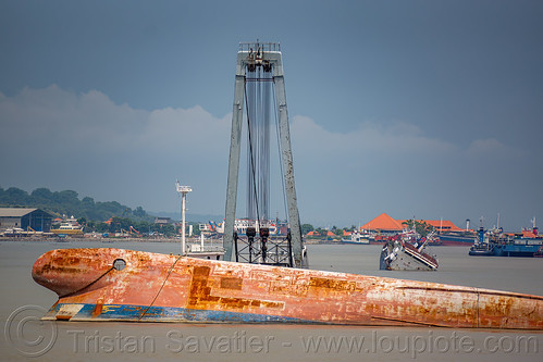 marine crane behind bow of overturned sunken ship - wihan sejahtera ro-ro ferryboat shipwreck - surabaya (indonesia), boat, cargo ship, ferry, ferryboat, madura strait, merchant ship, shipwreck, surabaya, wihan sejahtera